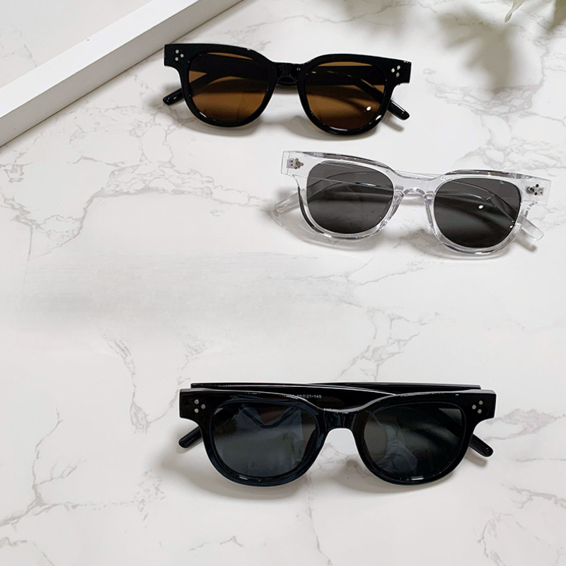 Men Fashion Photography - Round frame sun protection glasses -